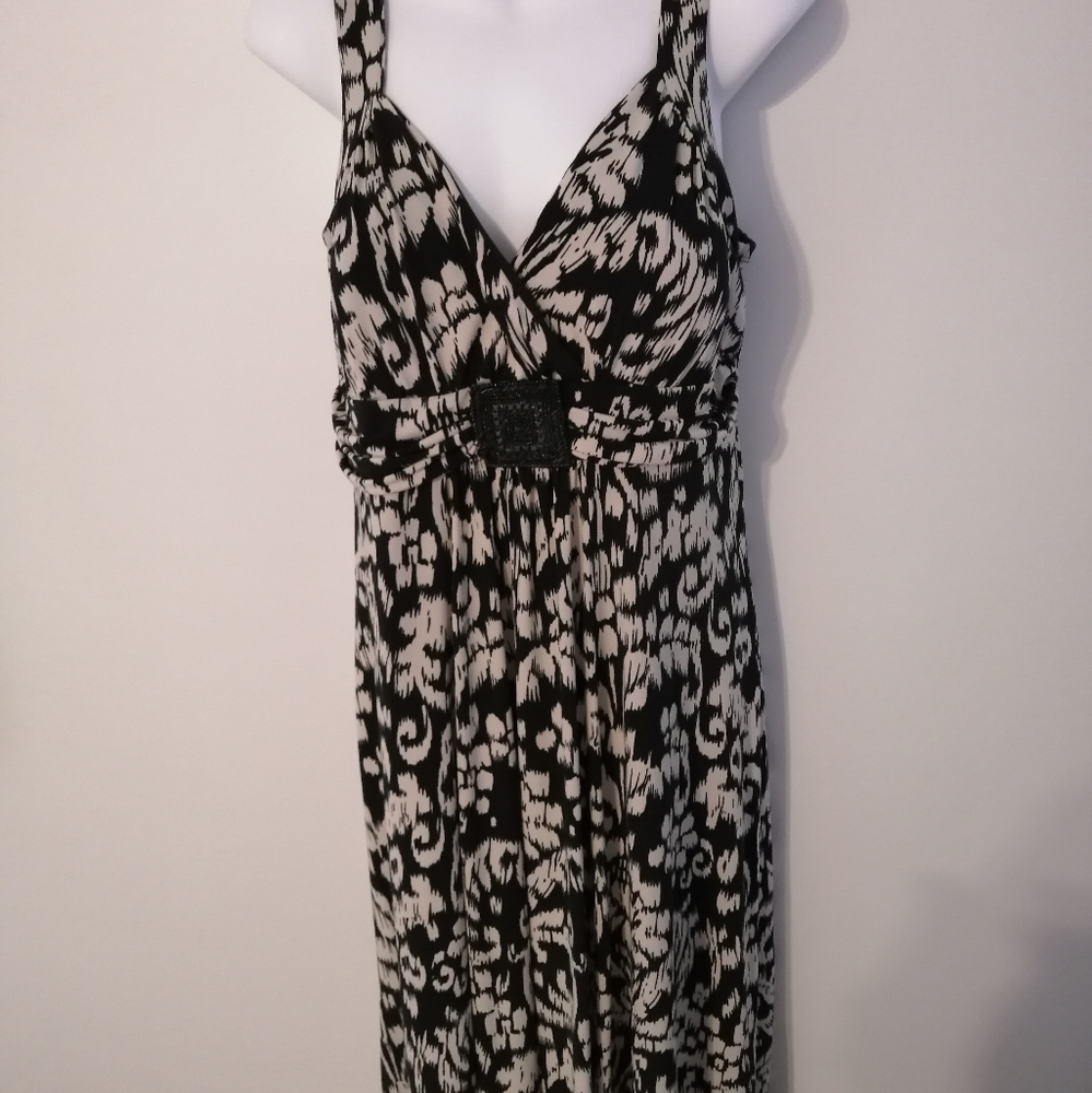 Black and White Sleeveless Dress